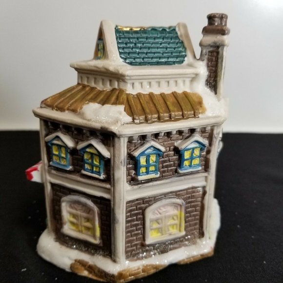 COBBLESTONE CORNERS 2004 Windham Lighted Restaurant - Pre-Owned - Picture 4 of 8